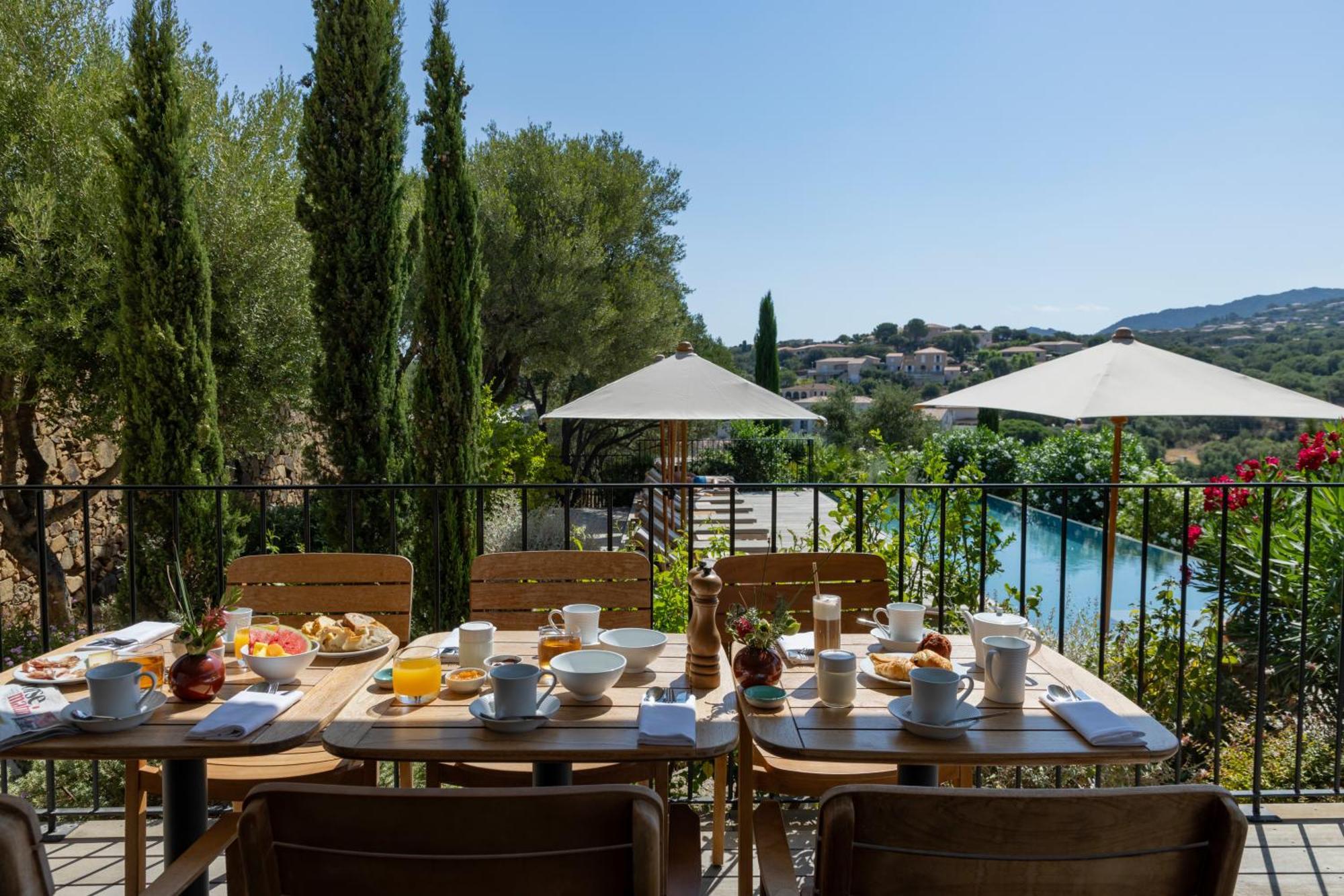 Hôtel Restaurant Villa Joséphine L'Ile-Rousse (Corsica) Exterior foto