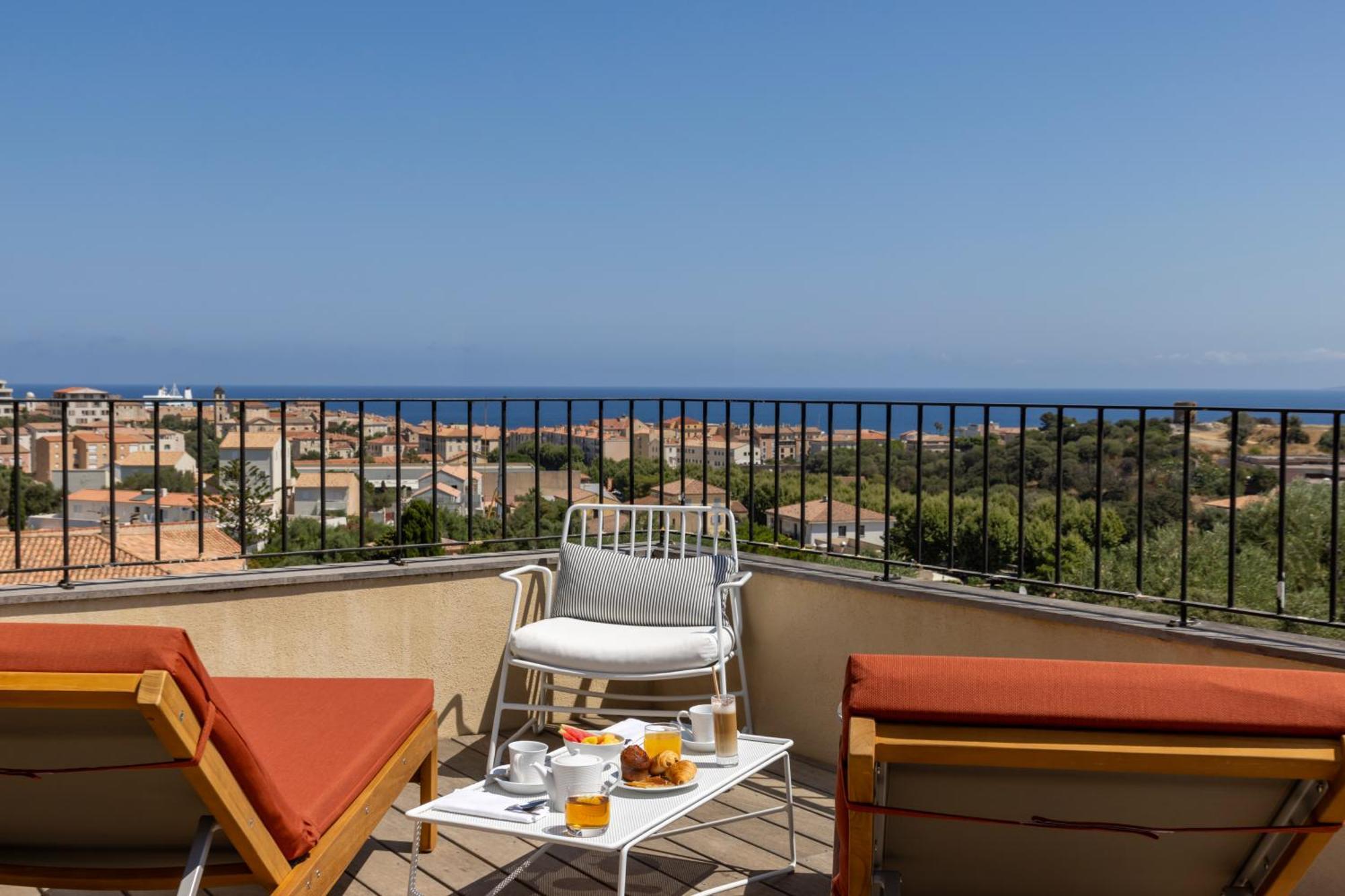 Hôtel Restaurant Villa Joséphine L'Ile-Rousse (Corsica) Exterior foto